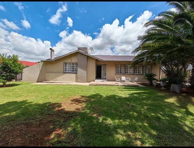 3 BEDROOM HOUSE FOR SALE IN VANDERBIJLPARK SW 5